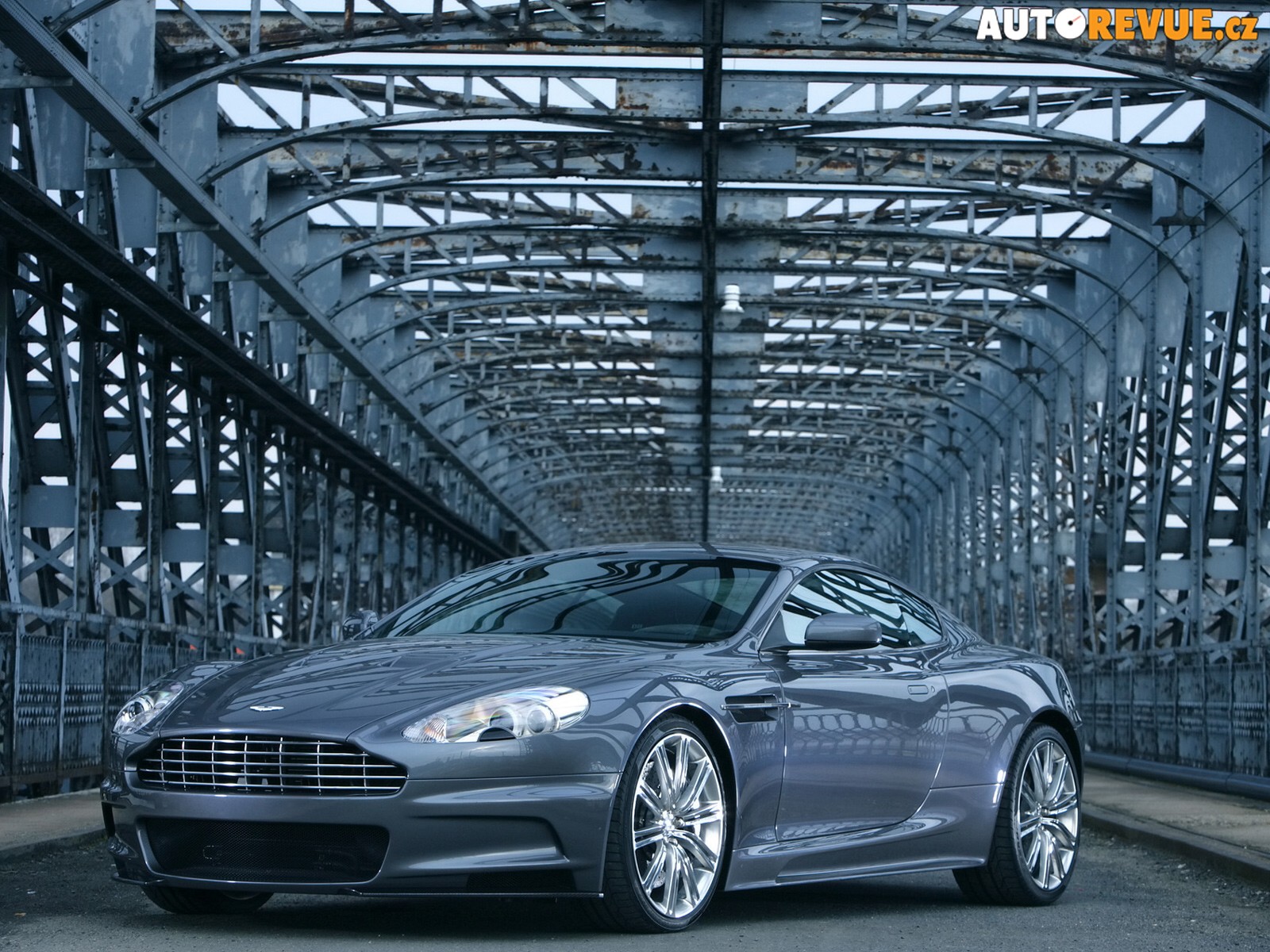 Aston_Martin_DBS.jpg